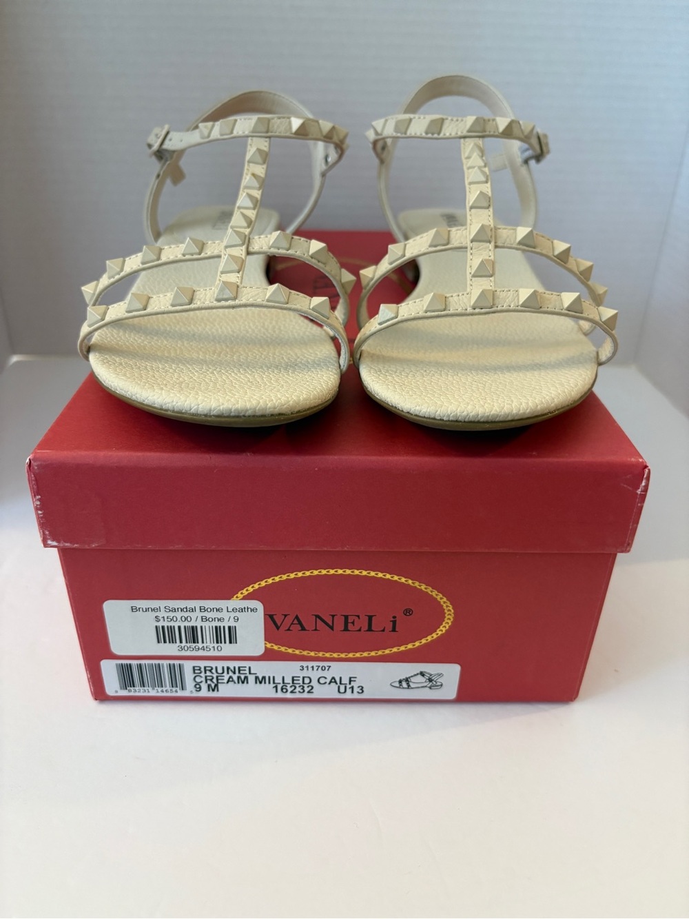 Vaneli Brunel Leather Studded Sandals Flat Reg $150 T-Strap SZ 9 M EUC Excellent